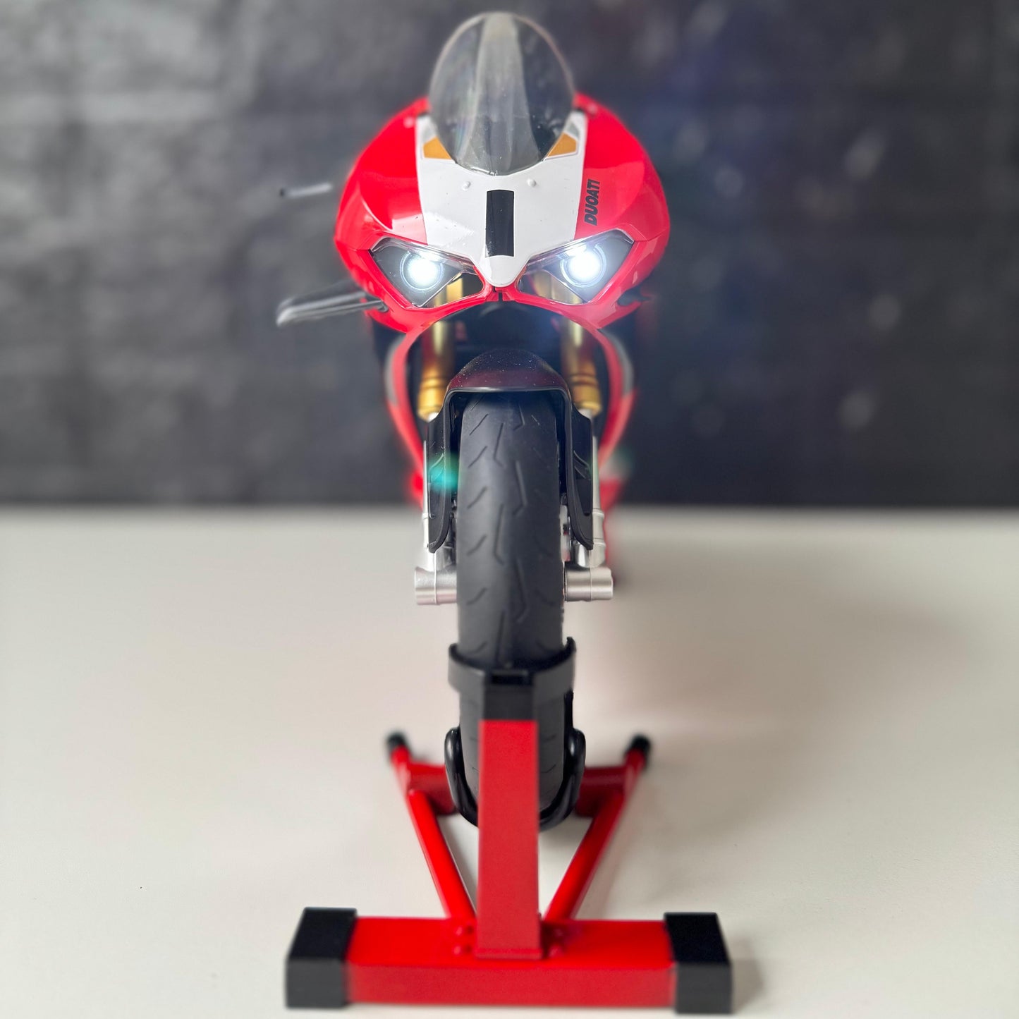 1:6 Ducat V4s  - With Smoke