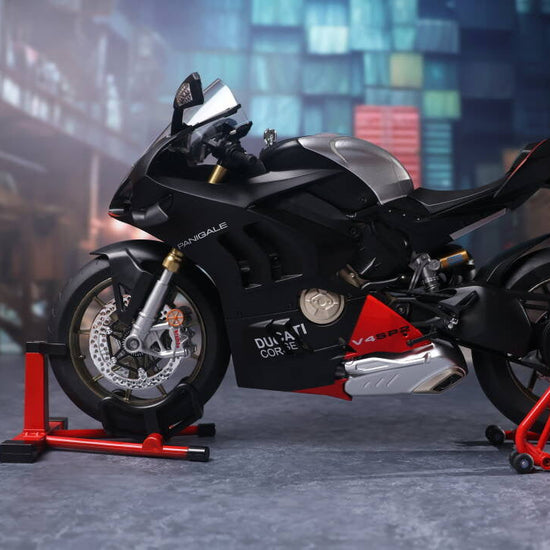 1:6 Ducat V4s  - With Smoke