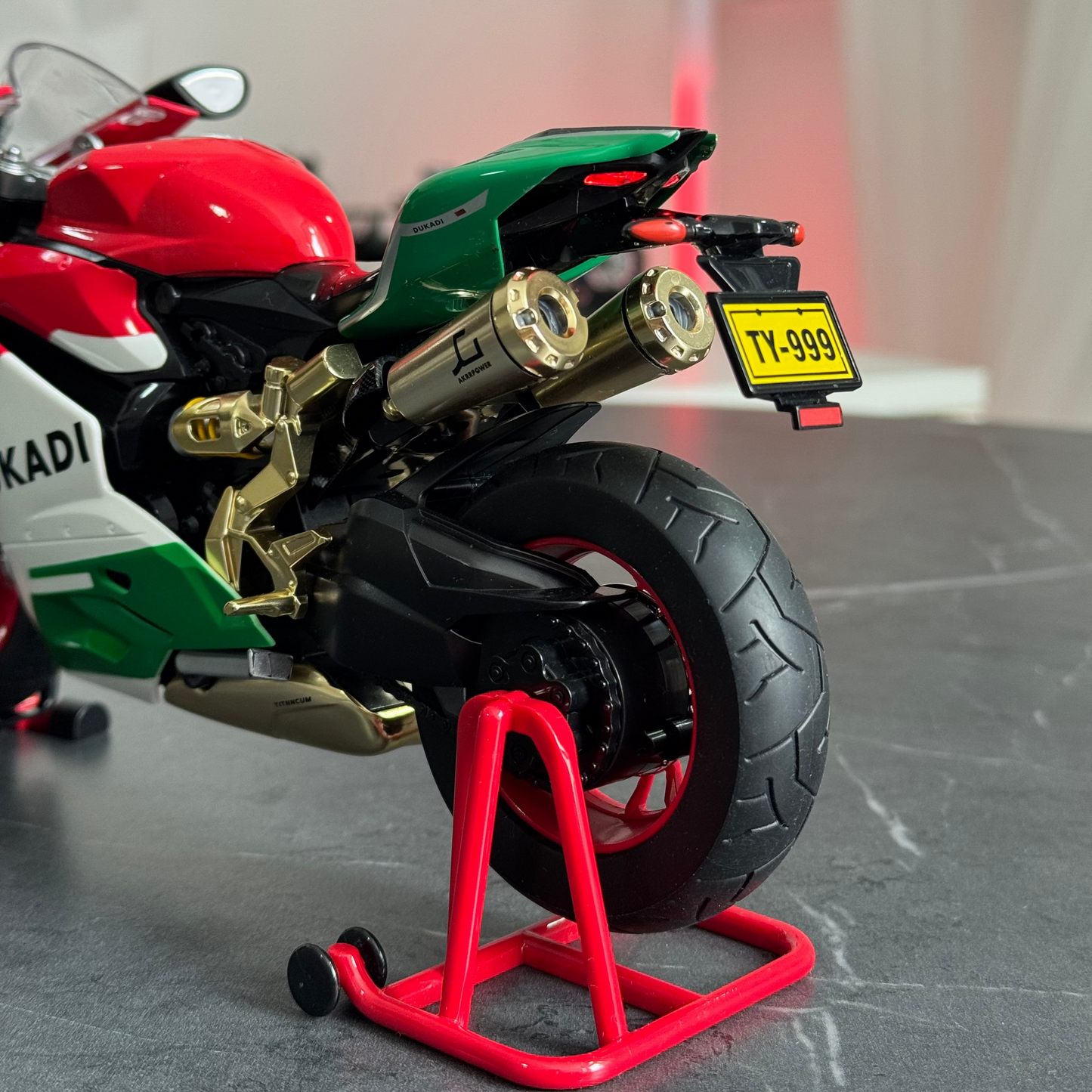 1:9 Ducat 1199 - With Smoke