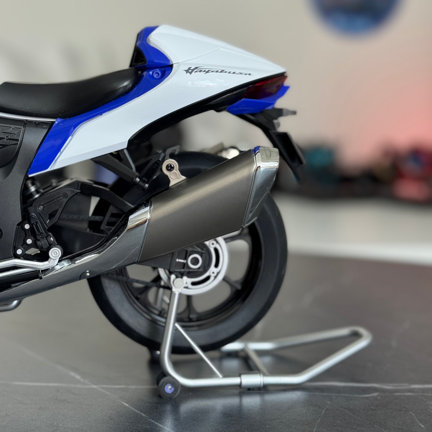 1-6 Suzuki Hayabusa GSX - 1300R - With Smoke