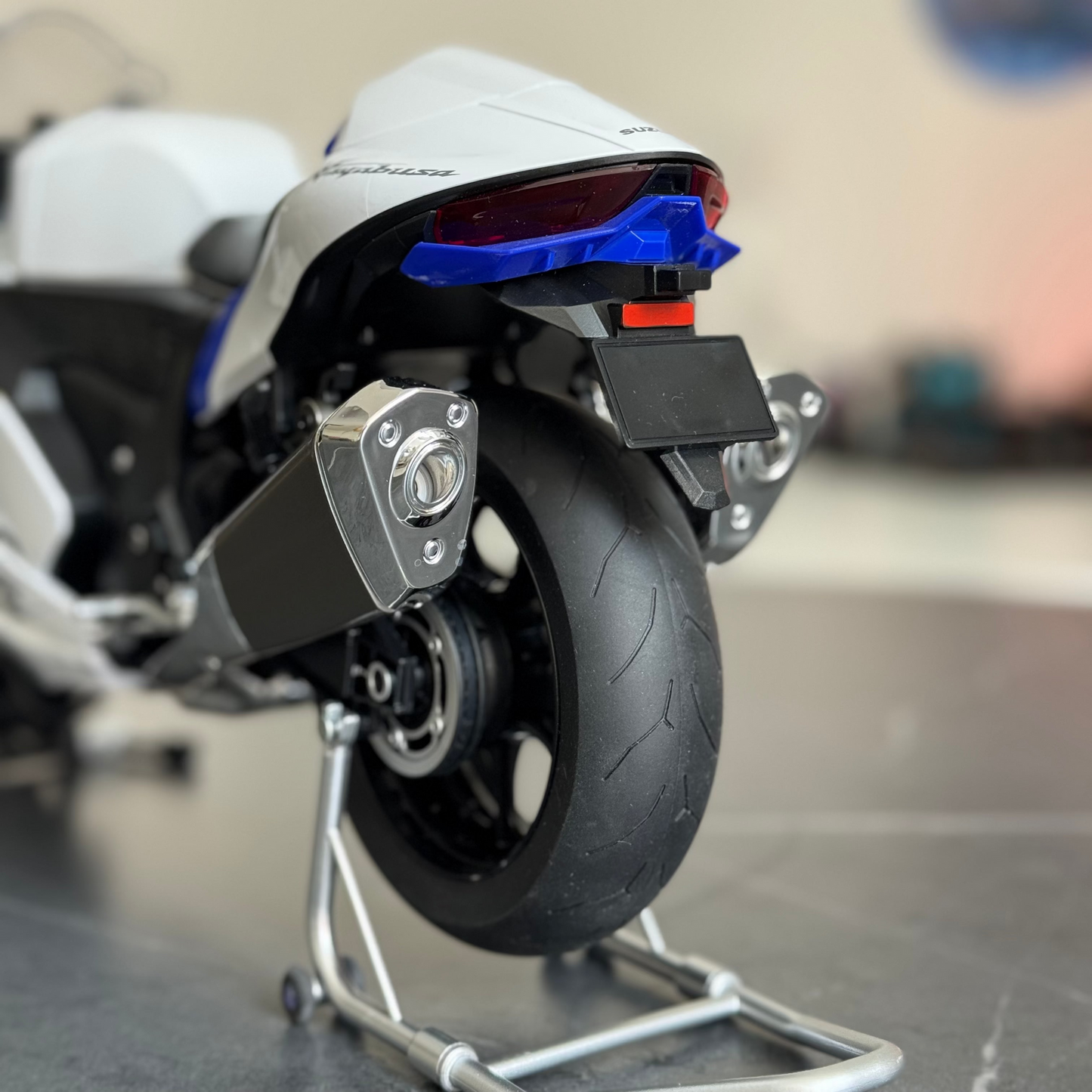 1-6 Suzuki Hayabusa GSX - 1300R - With Smoke