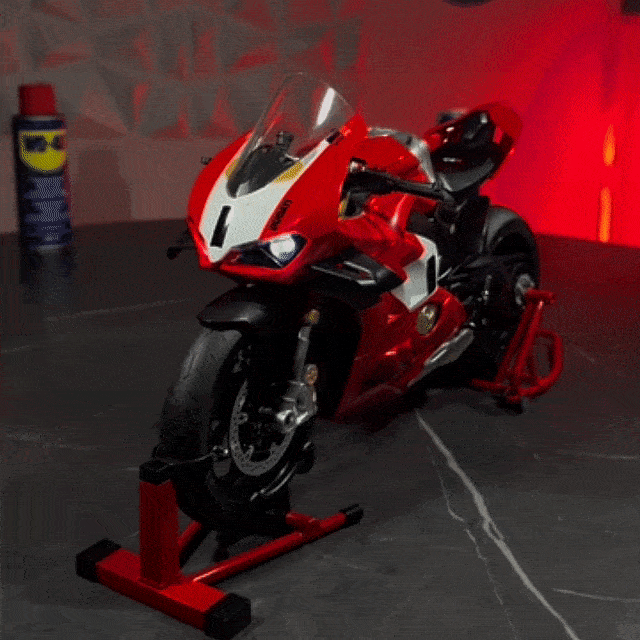 1:6 Ducat V4s  - With Smoke