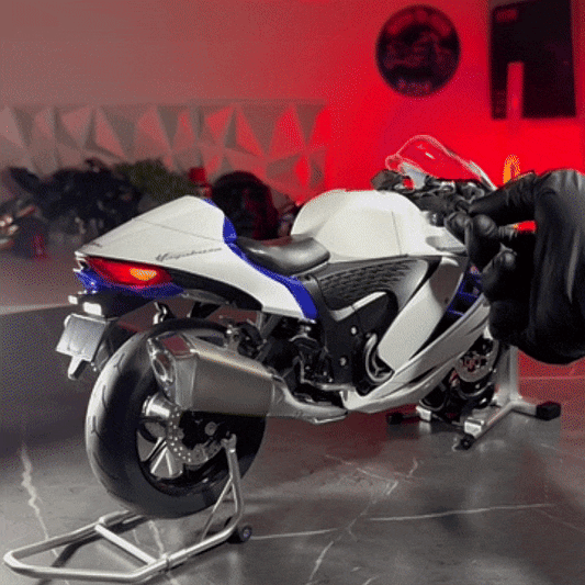 1-6 Suzuki Hayabusa GSX - 1300R - With Smoke