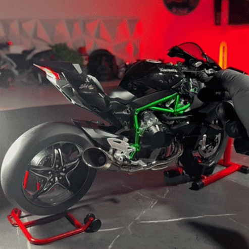 1:6 Kawasaki Ninja H2R - With Smoke
